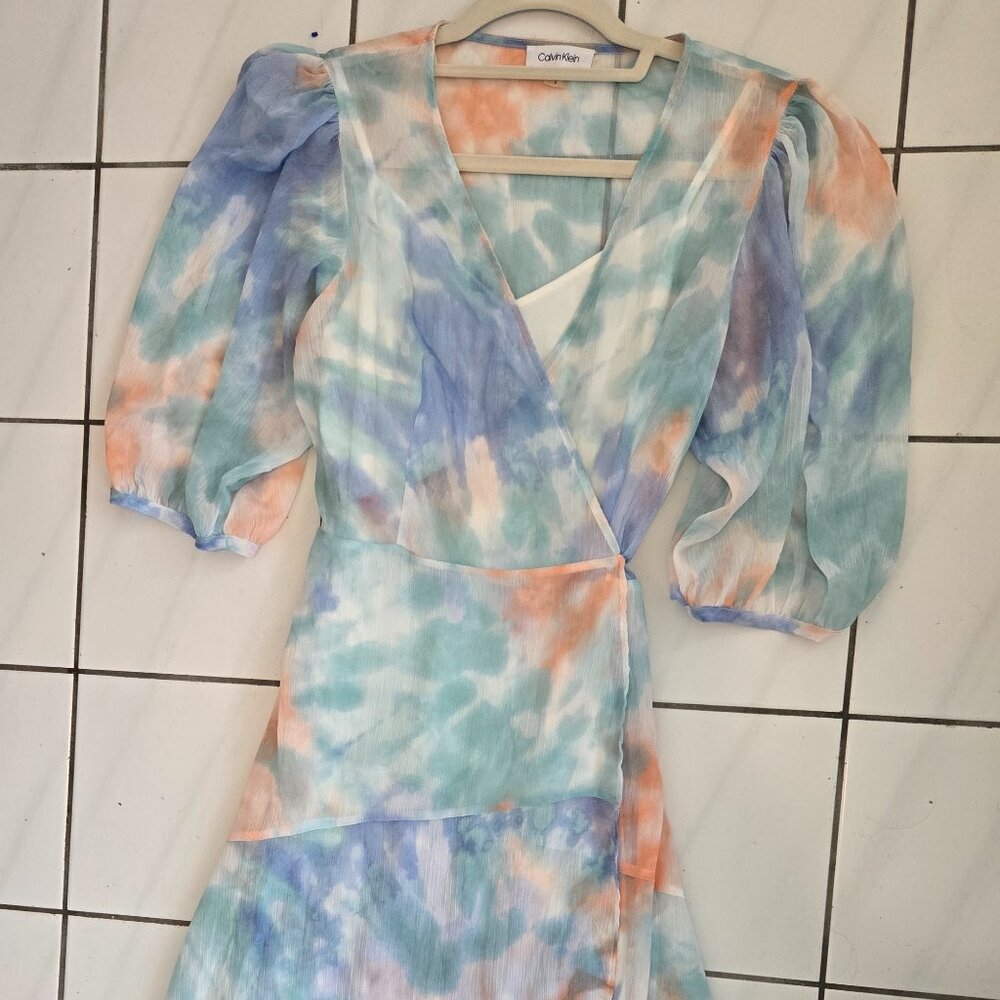 Calvin Klein Wrap Dress – Size 8 – Lightweight with Detachable Lining